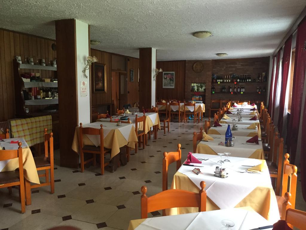 Albergo La Grolla Antey-Saint-André Exterior foto